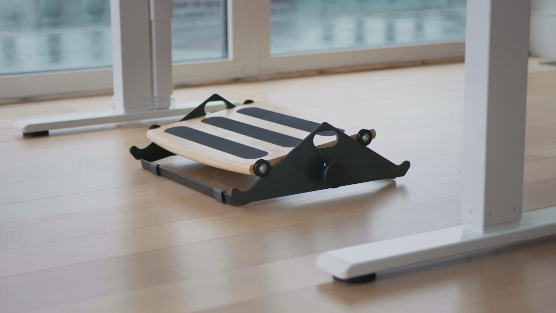 FR300 Ergonomic Foot Rocker | Humanscale Shop