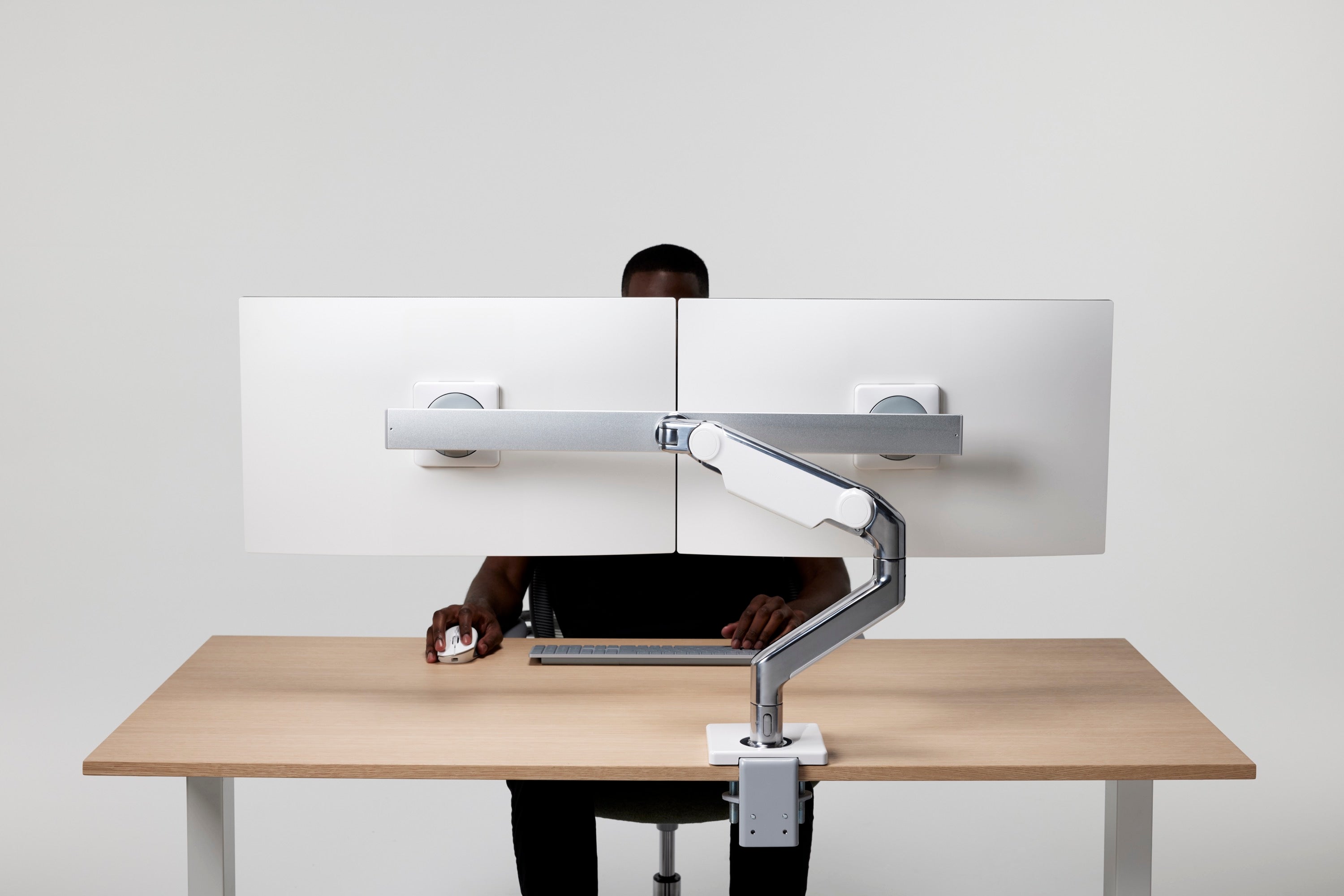M8 Pro Single Monitor Arm | Humanscale Shop