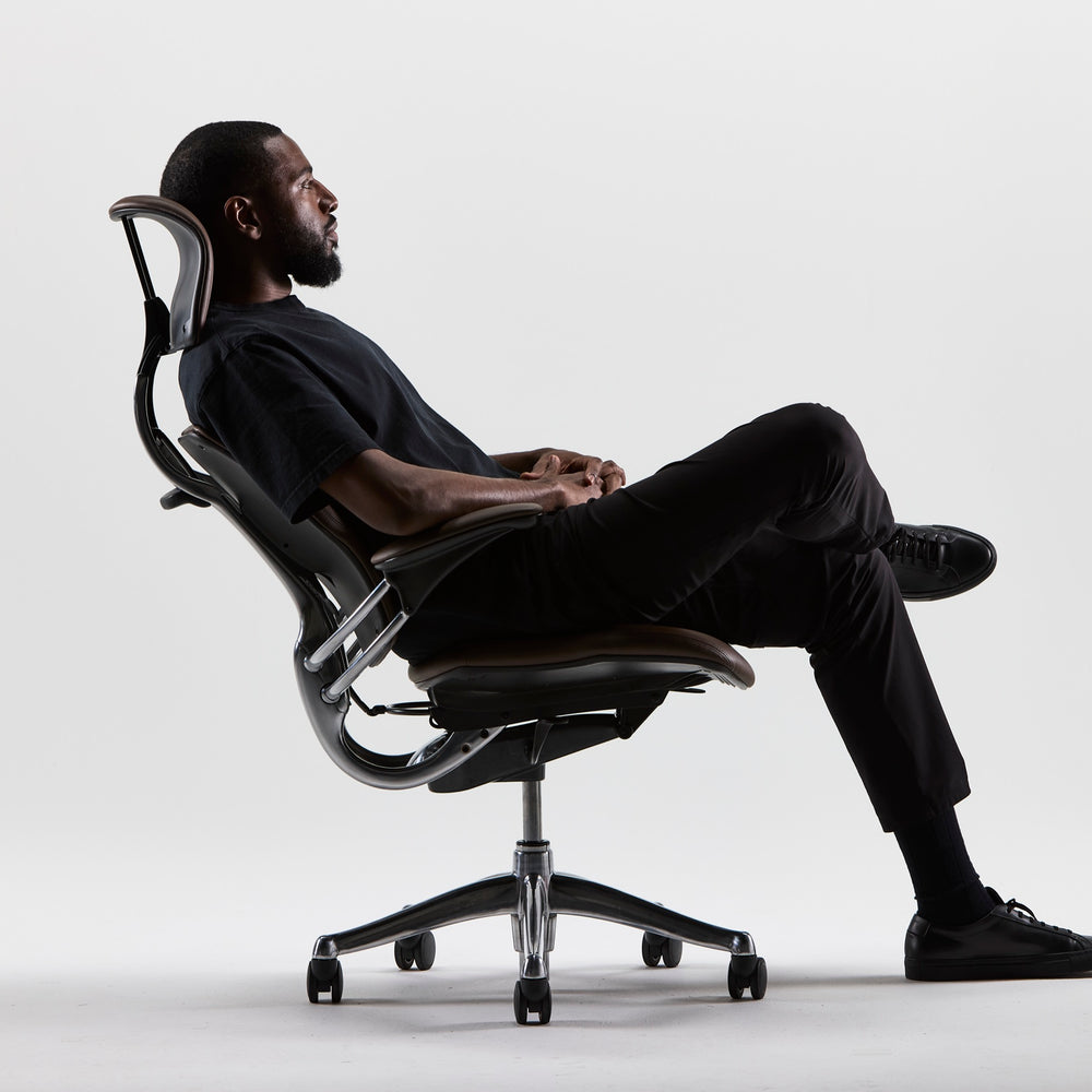 Automatic weight-sensitive recline