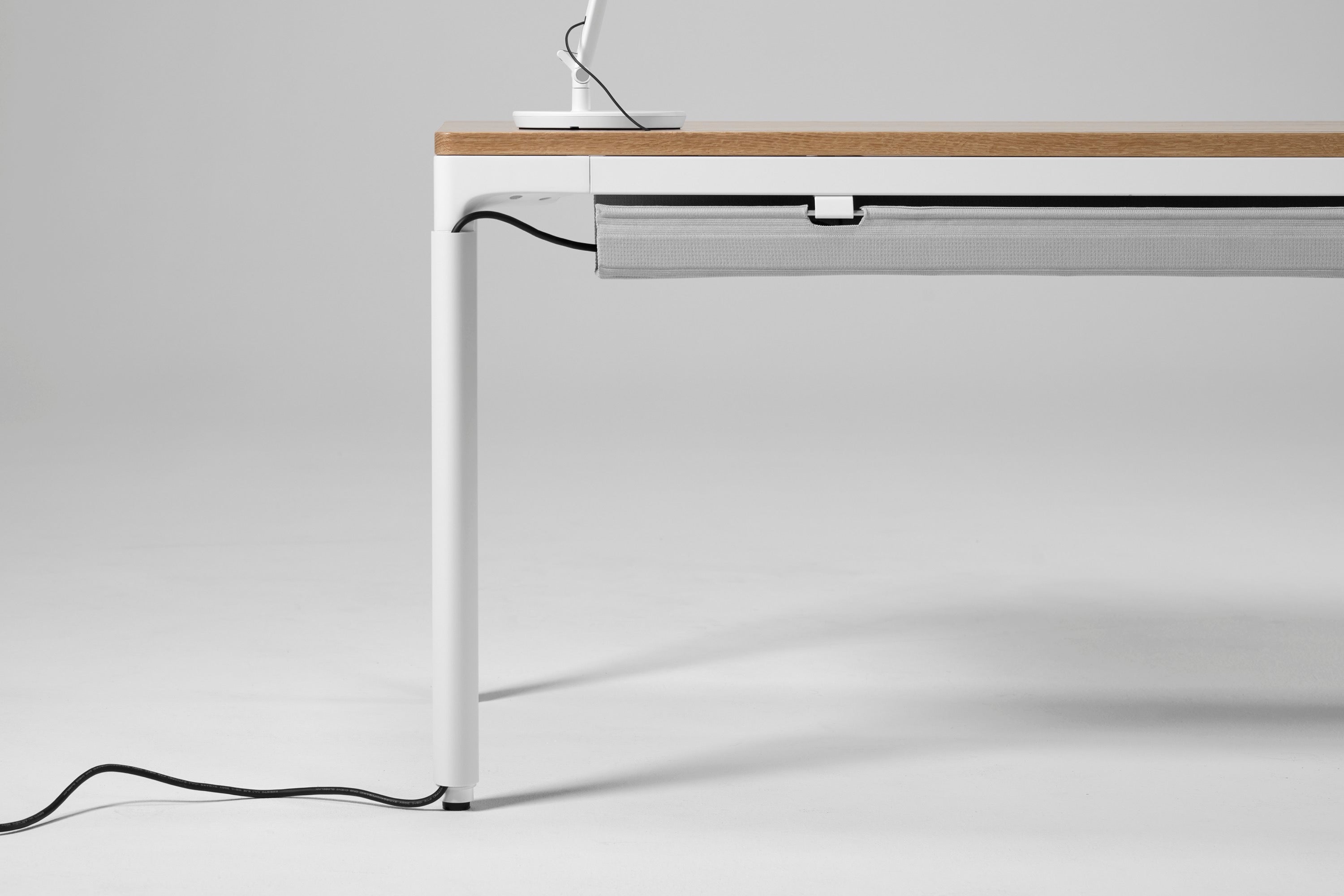 Humanscale Float Cable eFloat Quattro Sit/Stand Desk Cable Manager – Humanscale