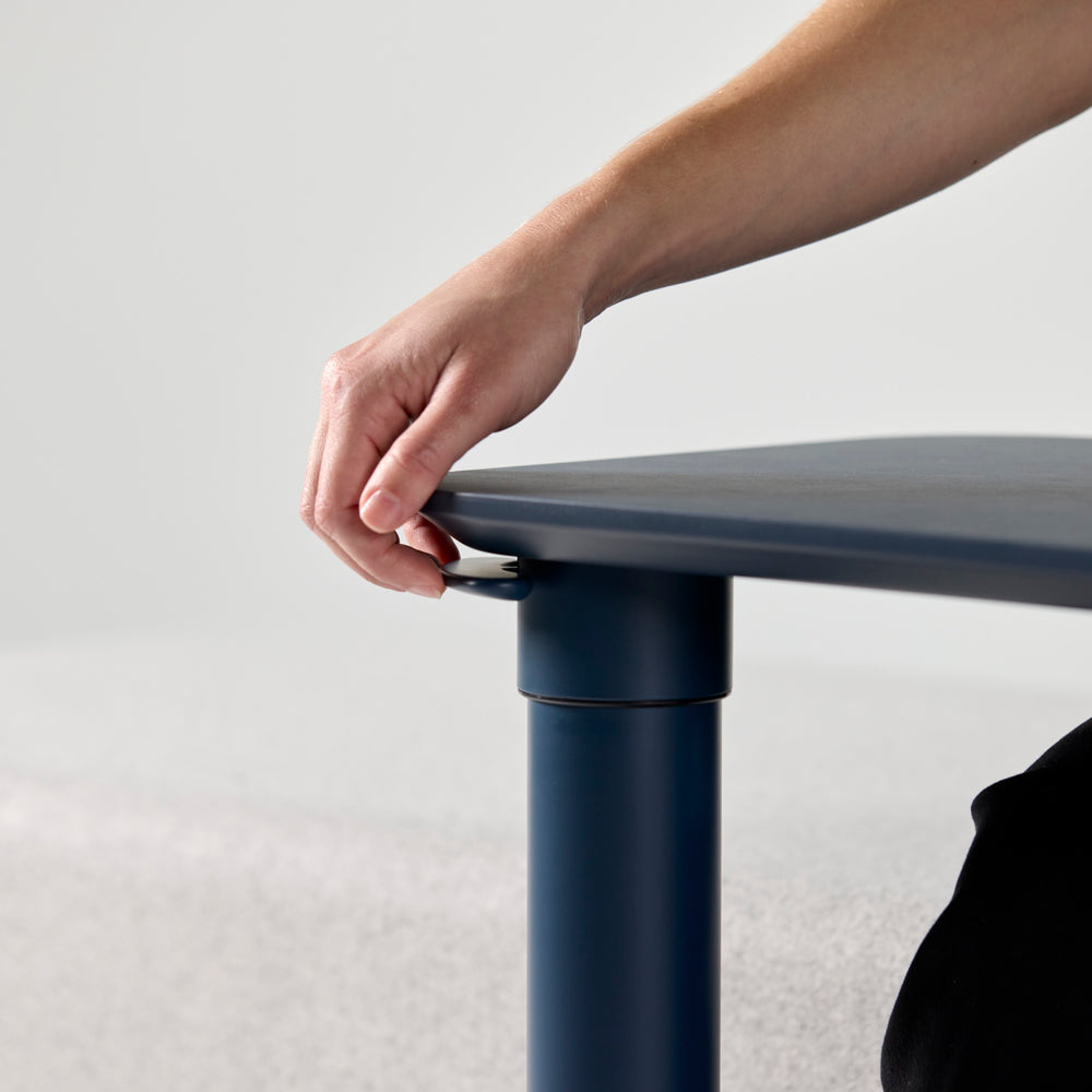 Manual height adjustment with no cords