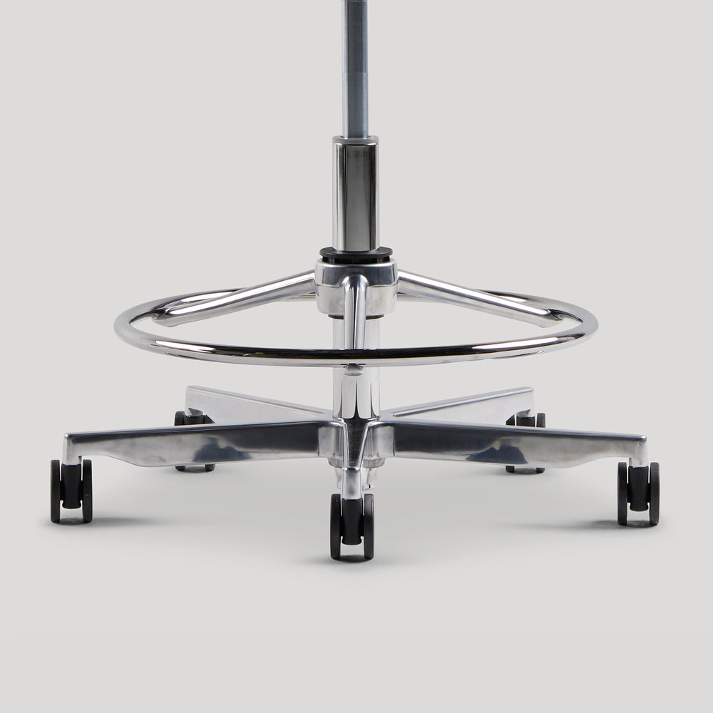 Built-in footring for leg support