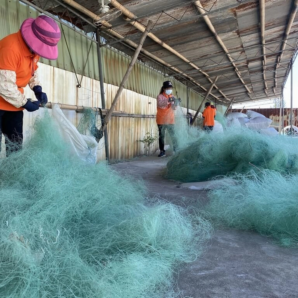 Discarded Nets into Chairs